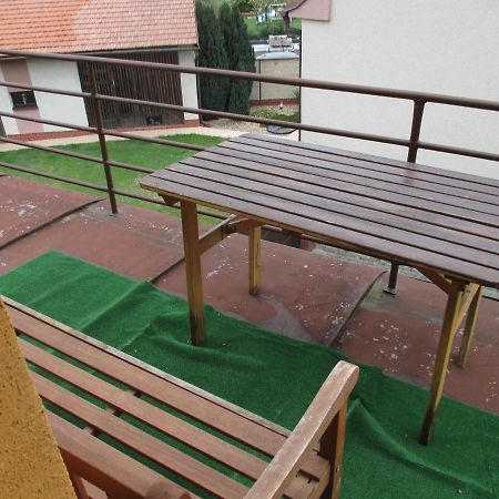 Rd Cerncin Bucovice Apartment Bagian luar foto