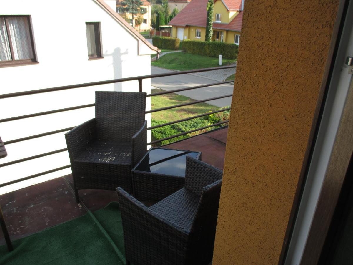 Rd Cerncin Bucovice Apartment Bagian luar foto